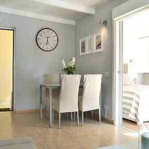 https://atico-en-el-corazon-de-santa-cruz-cozy-penthouse.adeje-hotels.com